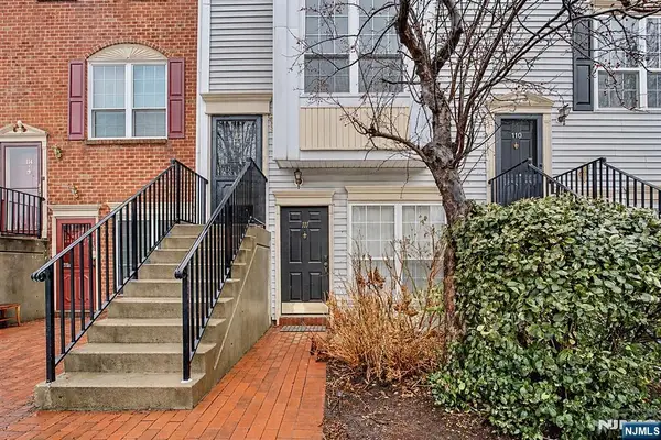 111 Cottonwood Street, Jersey City, NJ 07305