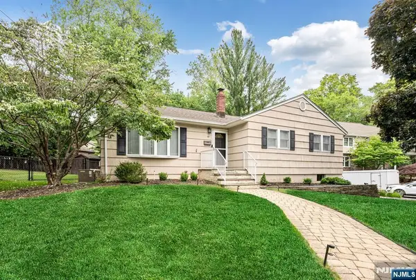 49 Rutherford Place, Montvale, NJ 07645