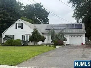 29 Village Road, Pequannock Township, NJ 07444