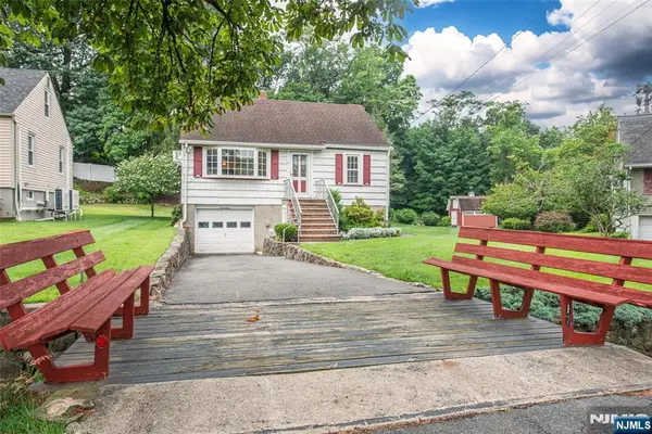 17 South Drive, Woodland Park, NJ 07424