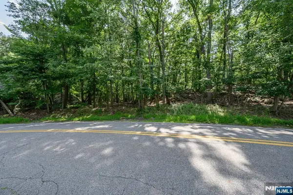 782 Brooklyn Mountain Road, Hopatcong, NJ 07843