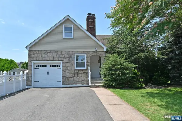 2 Youngs Place, Saddle Brook, NJ 07663
