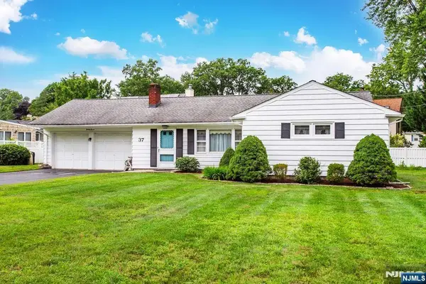 37 Susan Avenue, Midland Park, NJ 07432