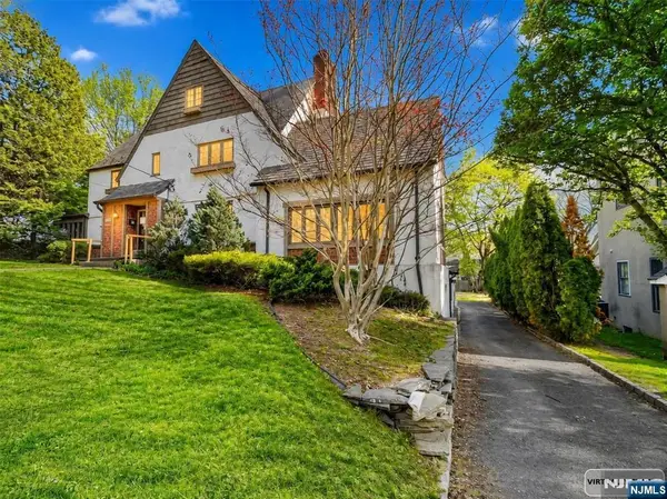112 Oxford Place, Glen Rock, NJ 07452