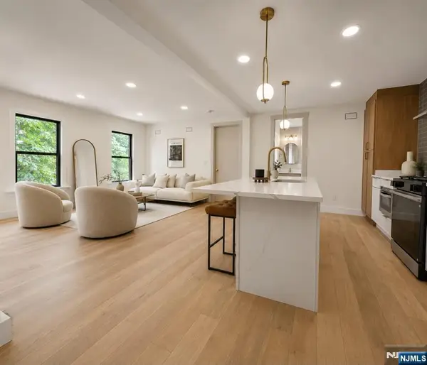 7 Pierce Avenue, Jersey City, NJ 07307