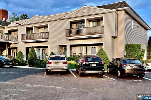 31 Willow Wood Square 31, East Rutherford, NJ 07073