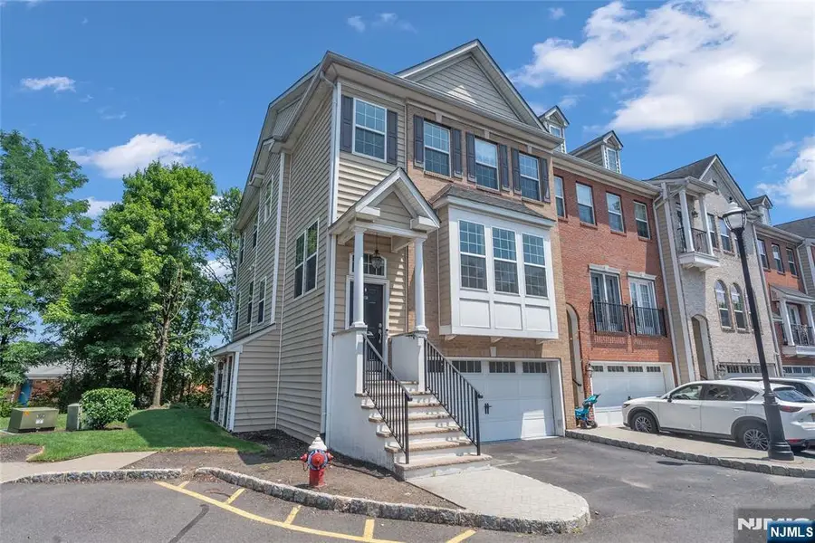 8 Creekside Court, Secaucus, NJ 07094 - #2