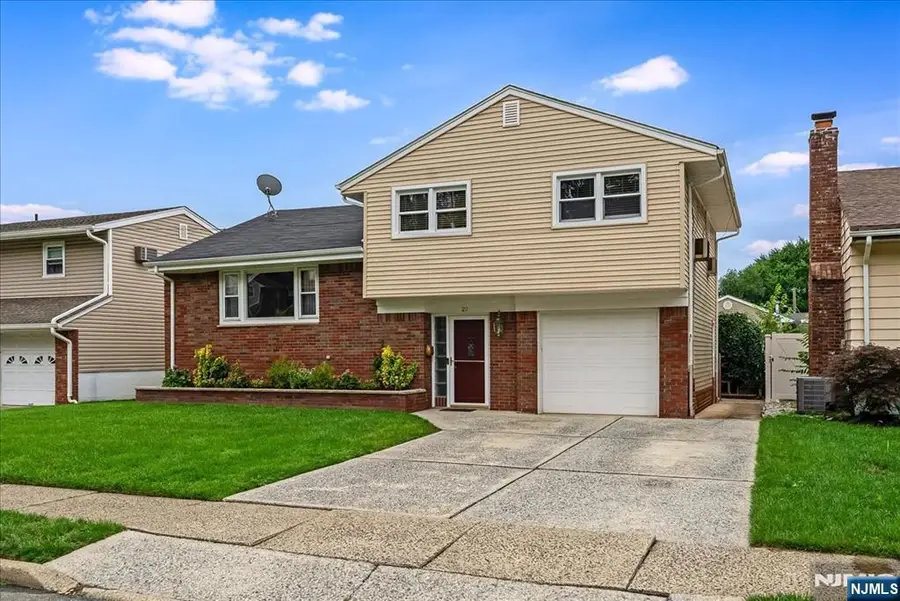 20 Moos Lane, Bergenfield, NJ 07621 - #2