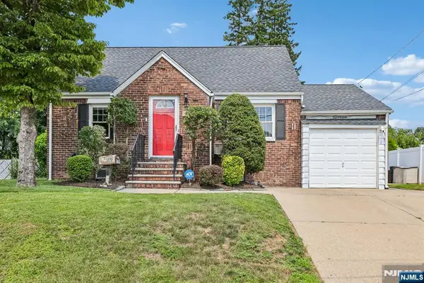 11 Taggart Way, Saddle Brook, NJ 07663
