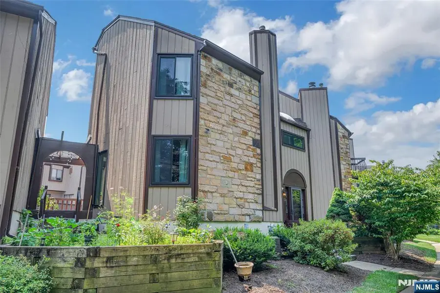 13 Delbarton Court, Washington, NJ 07840 - #2