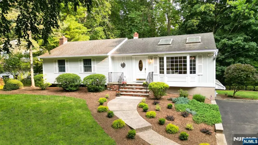 756 Sunset Terrace, Franklin Lakes, NJ 07417 - #1
