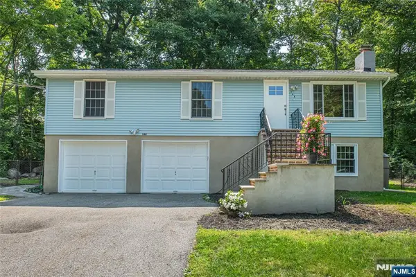 148 Papscoe Road, West Milford, NJ 07421