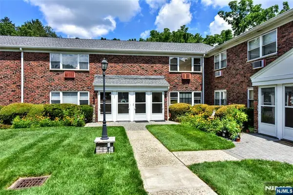 12 Regency Park, Ramsey, NJ 07446