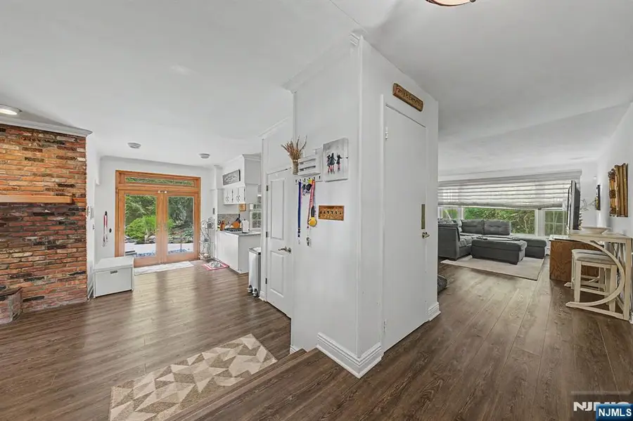 7 Commanche Trail, Oakland, NJ 07436 - #2