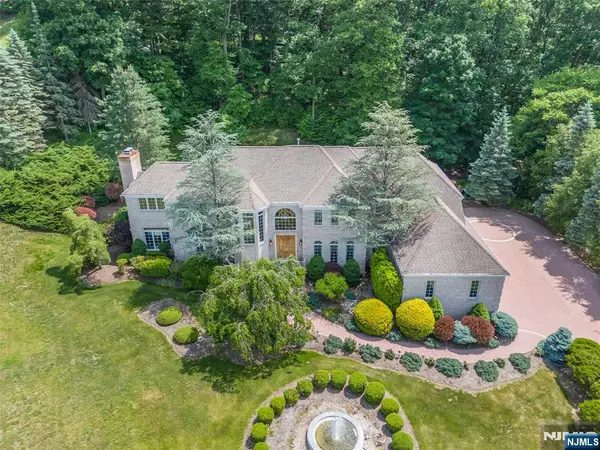 5 Raine Tree Court, Kinnelon Borough, NJ 07405