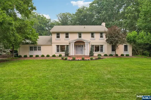 26 Bradrick Lane, Allendale, NJ 07401