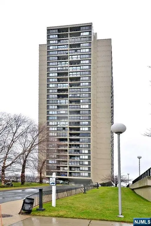 5 Horizon Road 203, Fort Lee, NJ 07024