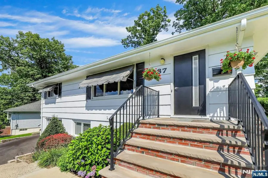 37 Hilltop Terrace, Bloomingdale, NJ 07403 - #2