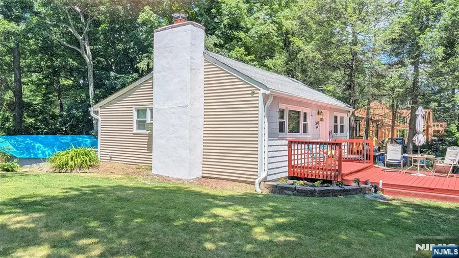 31 Hewitt Road, Upper Greenwood Lake, NJ 07421 - #3
