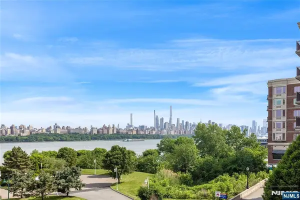 337 The Promenade 337, Edgewater, NJ 07020