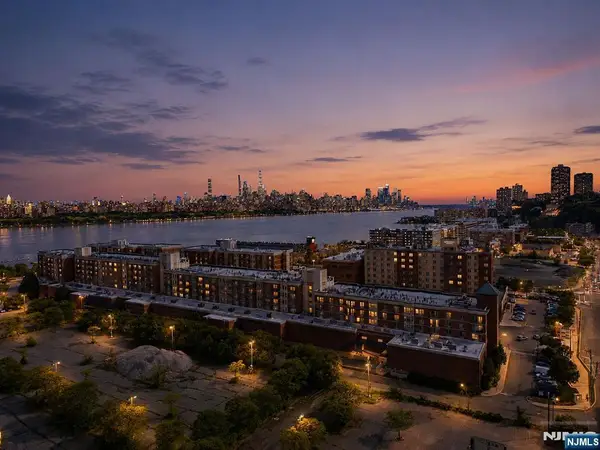 3103 City Place, Edgewater, NJ 07020