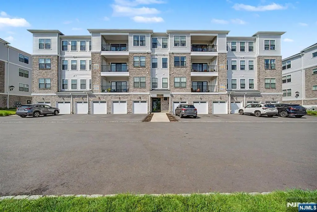 13 Whitney Avenue 402, Morris Plains, NJ 07950 - #1