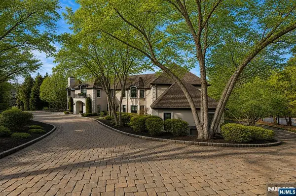 66 Hoover Drive, Cresskill, NJ 07626