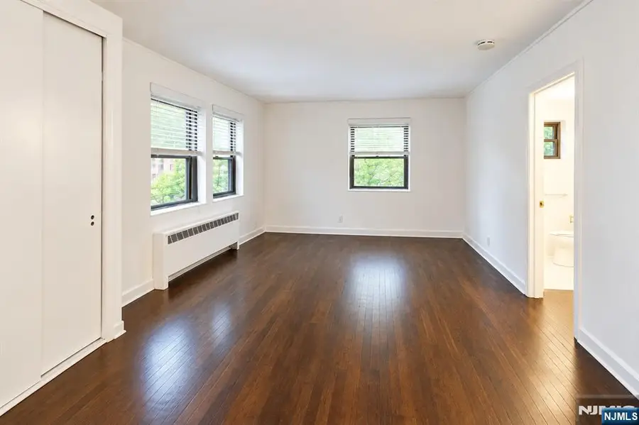 3061 Edwin 1J, Fort Lee, NJ 07024 - #3