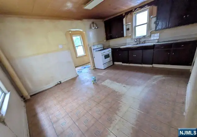 376 Myrtle Avenue, Irvington, NJ 07111 - #3