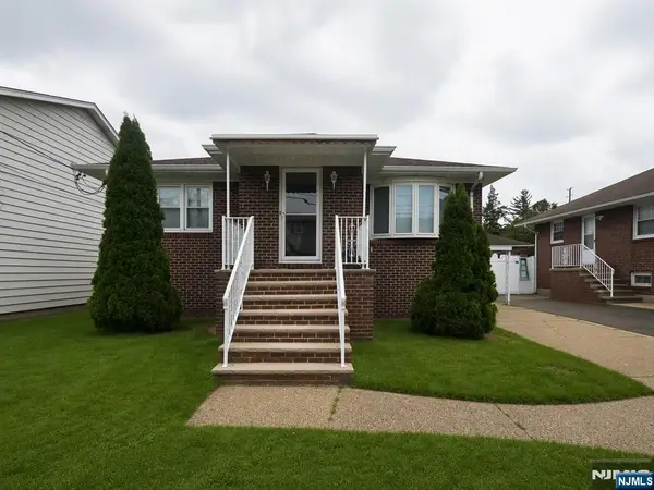16 Jackson Avenue, South Hackensack, NJ 07606