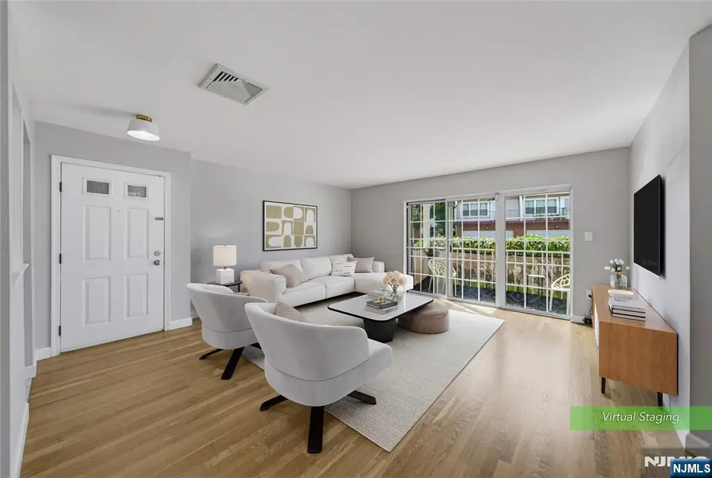 400 Crown Court 581, Edgewater, NJ 07020 - #1