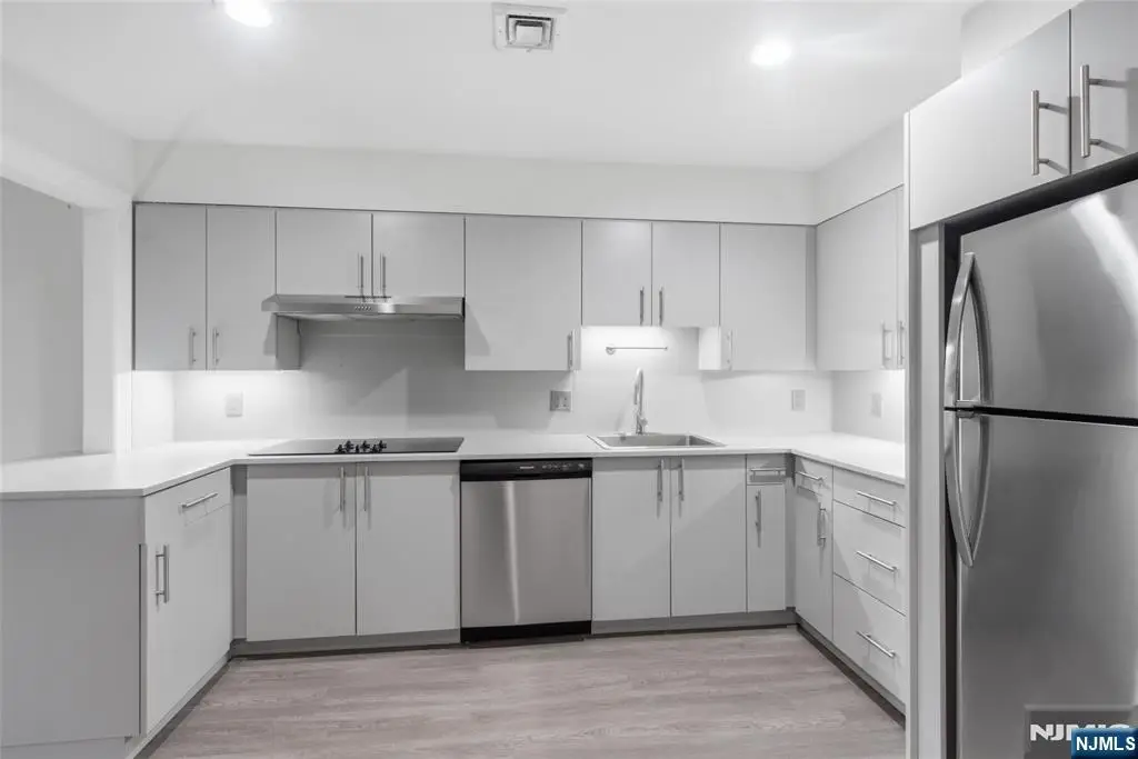 207 Shearwater Court 17, Jersey City, NJ 07305 - #1
