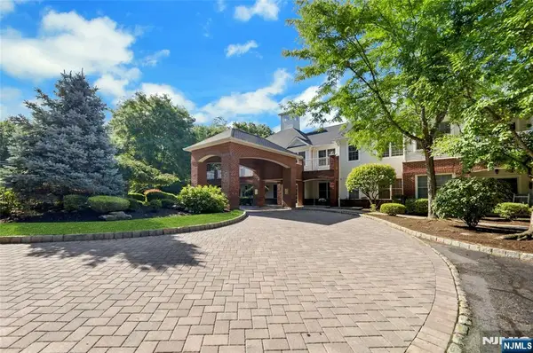 100 Ridgewood Road 215, Twp of Washington, NJ 07676