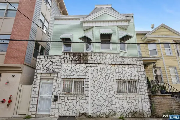 220 Garfield Avenue, Jersey City, NJ 07305