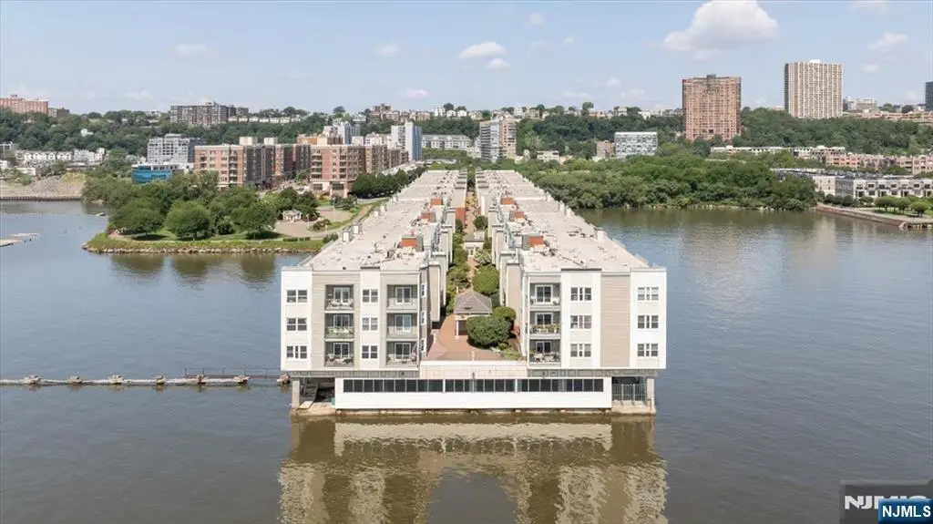217 The Promenade, Edgewater, NJ 07020 - #1