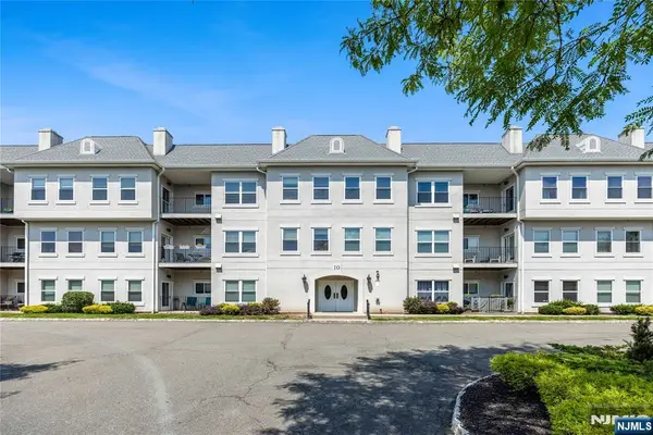 1018 Brittany Drive 1018, Wayne, NJ 07470