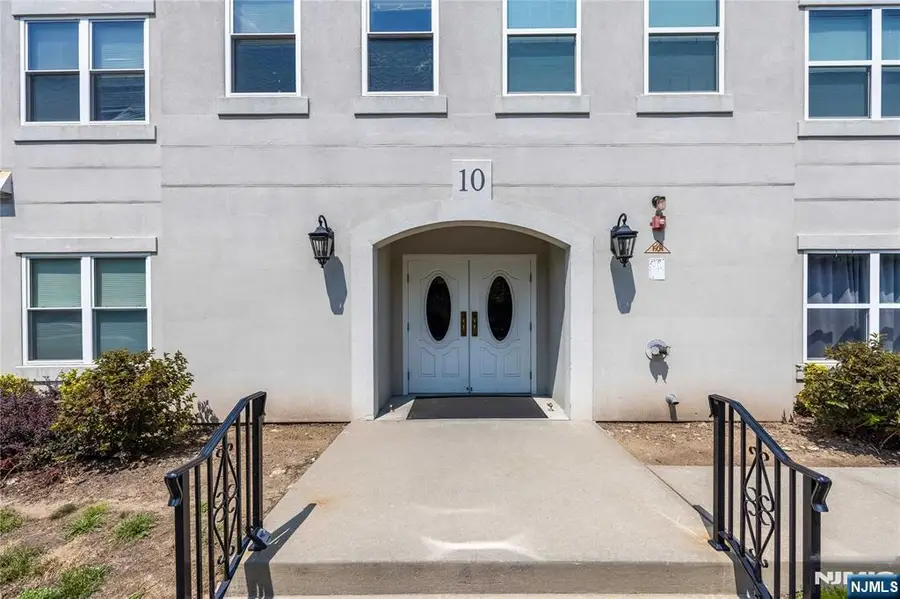 1018 Brittany Drive 1018, Wayne, NJ 07470 - #3