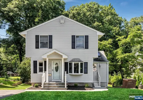 19 Edgewood Road, Ringwood, NJ 07456