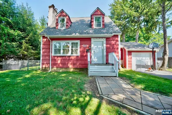 17 Orchard Street, Pompton Lakes, NJ 07442