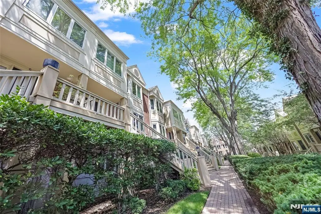 10 Lenox Court, Fort Lee, NJ 07024 - #1