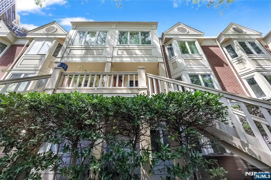 10 Lenox Court, Fort Lee, NJ 07024 - #2