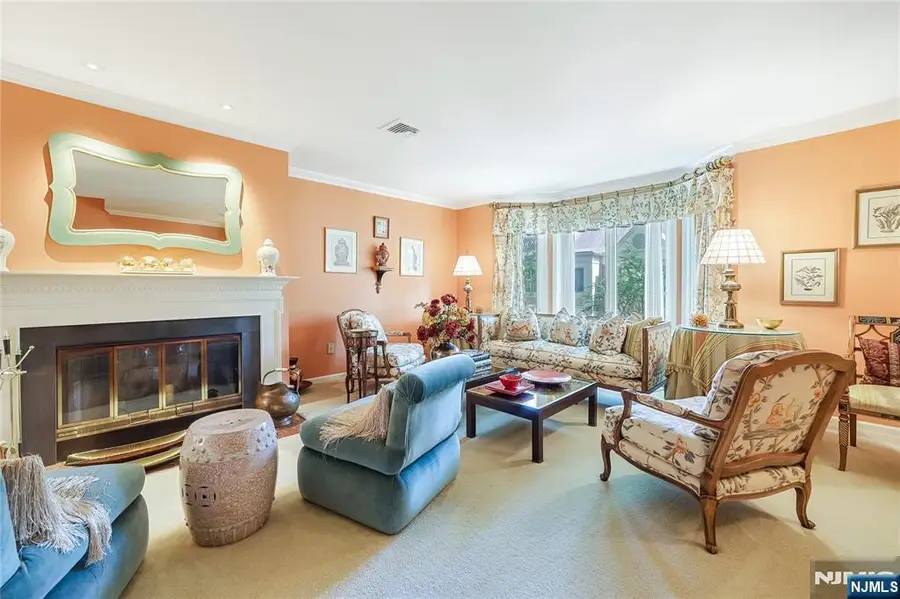 10 Lenox Court, Fort Lee, NJ 07024 - #3