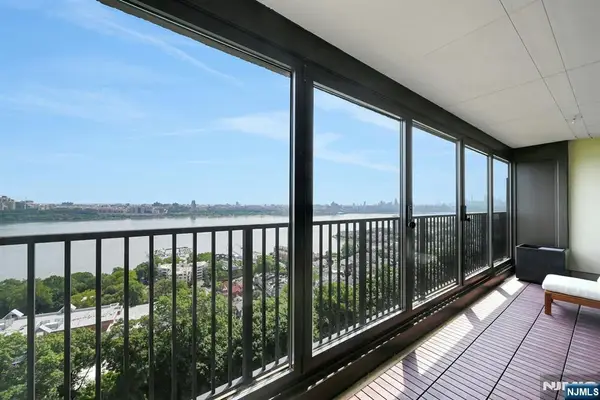 3 Horizon Road 1030, Fort Lee, NJ 07024
