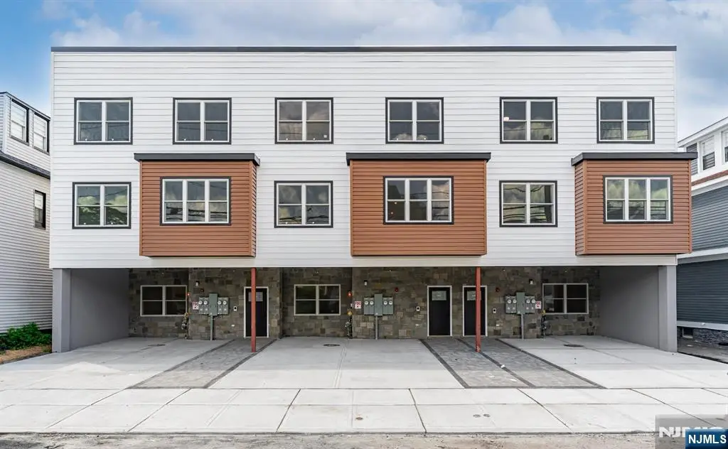 643 S 10th Street, Newark, NJ 07108 - #1