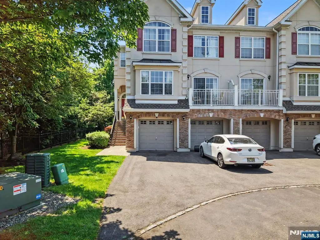 180 Blue Heron 180, Secaucus, NJ 07094 - #1