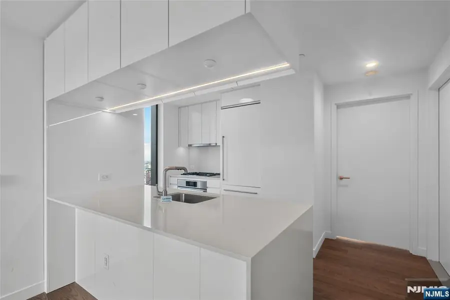 99 Hudson Street 2811, Jersey City, NJ 07302 - #2