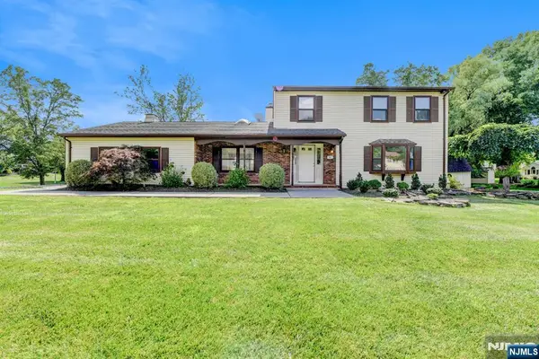 11 Fox Run Drive, East Hanover Twp, NJ 07936