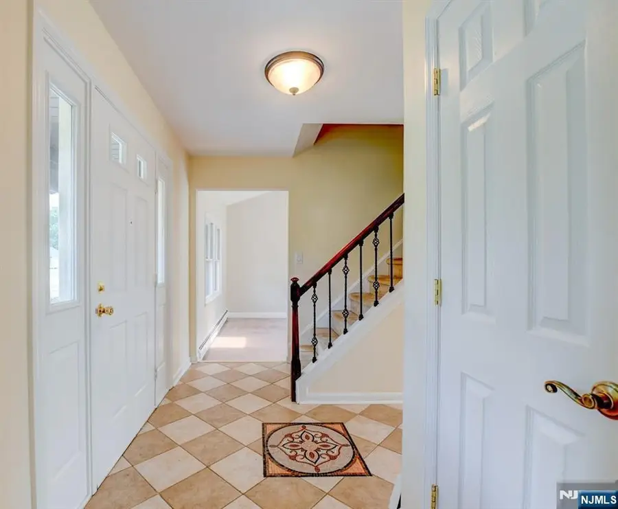 11 Fox Run Drive, East Hanover, NJ 07936 - #3