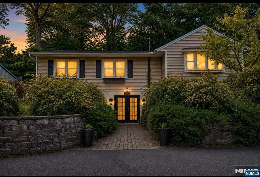 9 Albert Street, West Milford, NJ 07480 - #3