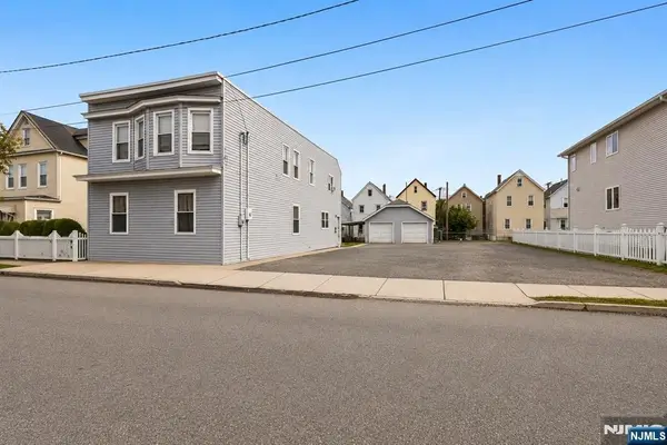 25 Grunwald Street, Clifton, NJ 07013